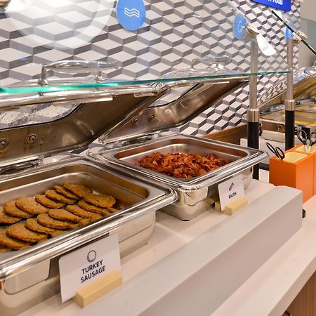 圣彼得智选假日套房酒店 圣彼得斯 外观 照片
